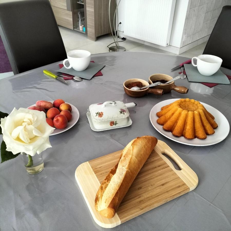 Chez Nadine Bed & Breakfast Valframbert ภายนอก รูปภาพ